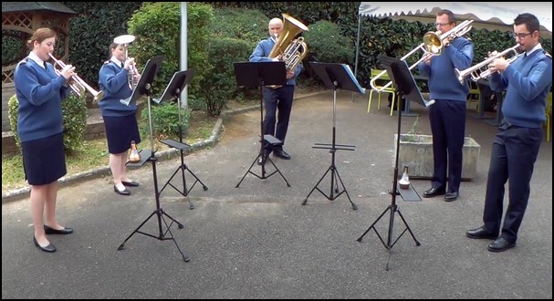 La Musique de l'Air de la Base aérienne 107 à la maison de retraite