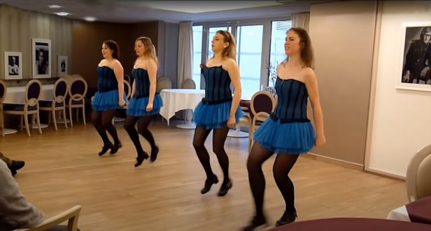 LaCaDanses dans une démonstration de danse Irlandaise